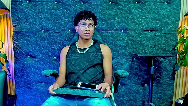 Snapshot of Iaan_Dalton_ chatting on 10-22-25, 07:57 Iaan Dalton online show from 10-22-25, 07:57