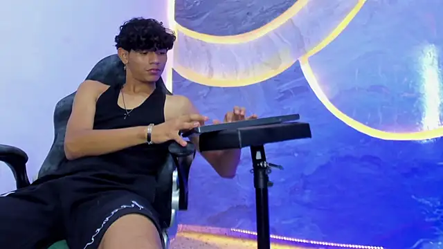 Sex Boy 33  online show from 11-07-25, 03:50