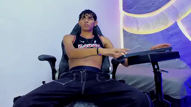 Sex Boy 33  online show from 11-09-25, 04:22