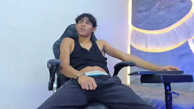 Sex Boy 33  online show from 11-13-25, 03:27