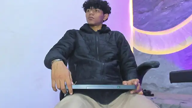 Sex Boy 33  online show from 11-20-25, 04:45