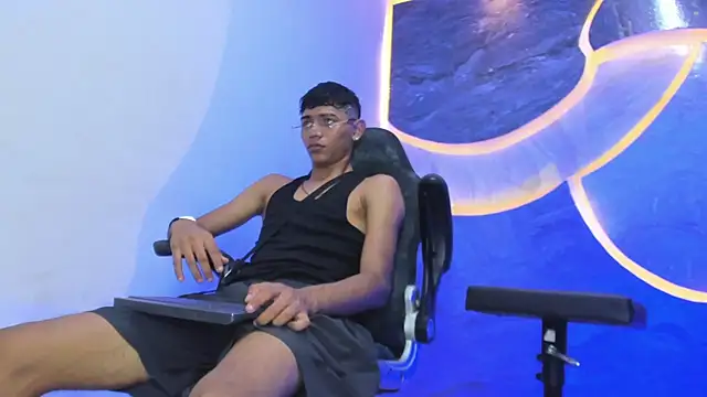 Sex Boy 33  online show from 11-23-25, 05:07