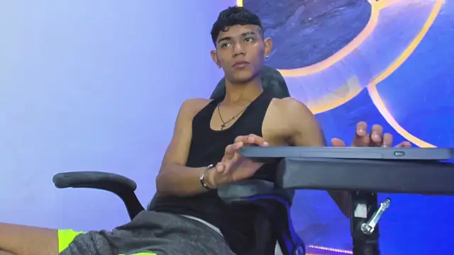 Sex Boy 33  online show from 11-25-25, 05:29