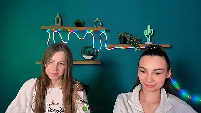 kira light   online show from 12-04-25, 10:13