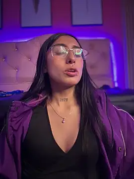 Violeet-Smith online show from 10-21-25, 02:29