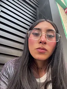 Violeet-Smith online show from 10-27-25, 01:15