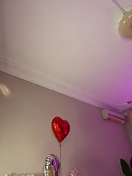 Snapshot of HugeBoobsAlice chatting on 02-14-26, 05:04 HugeBoobsAlice online show from 02-14-26, 05:04