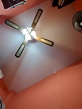 Danii2005 online show from 10-30-25, 01:56