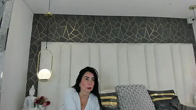 AnnieLove  online show from 12-18-25, 12:00