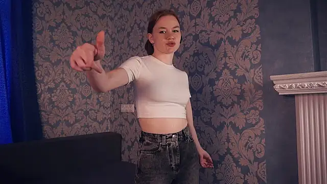 KarlynGow online show from 11-03-25, 06:36