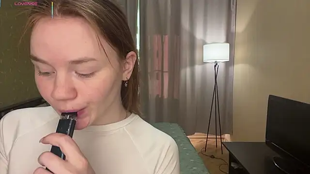 KarlynGow online show from 02-18-26, 07:48