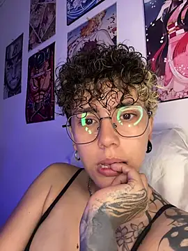 Snapshot of Abby_Evanns1 chatting on 02-08-26, 02:31 Abby Evanns1 online show from 02-08-26, 02:31