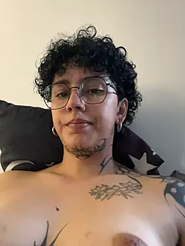 Snapshot of Abby_Evanns1 chatting on 02-25-26, 04:27 Abby Evanns1 online show from 02-25-26, 04:27