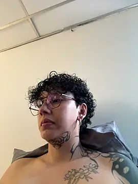 Snapshot of Abby_Evanns1 chatting on 02-26-26, 01:43 Abby Evanns1 online show from 02-26-26, 01:43