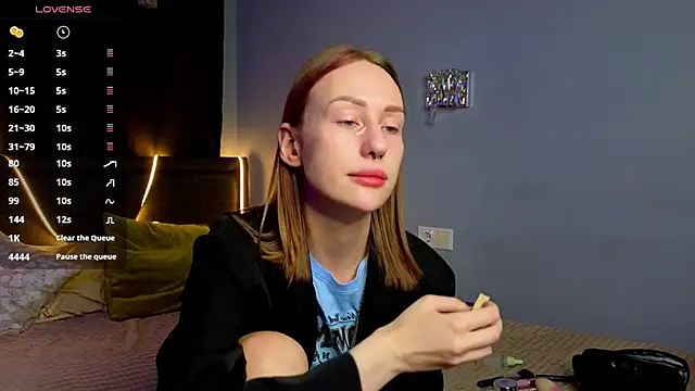 ZolaDickmann online show from 10-31-25, 08:04