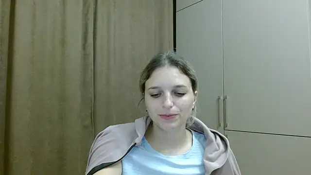 ElisSky301 online show from 10-25-25, 08:47