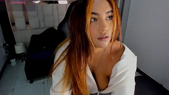 Snapshot of AnguelJones chatting on 10-25-25, 04:09 AnguelJones online show from 10-25-25, 04:09