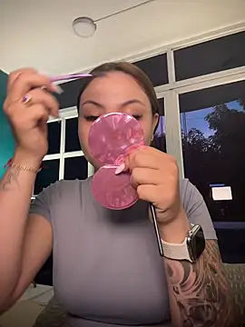 Snapshot of Beella1_ chatting on 11-27-25, 11:34 Beella1 online show from 11-27-25, 11:34