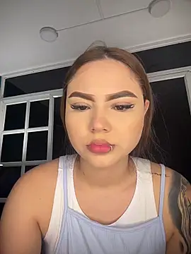 Snapshot of Beella1_ chatting on 11-28-25, 11:46 Beella1 online show from 11-28-25, 11:46