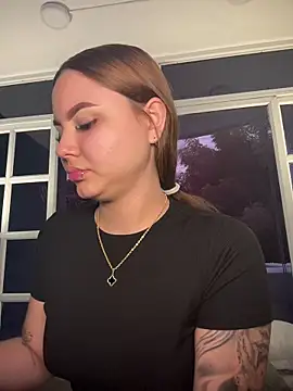 Snapshot of Beella1_ chatting on 11-29-25, 11:57 Beella1 online show from 11-29-25, 11:57