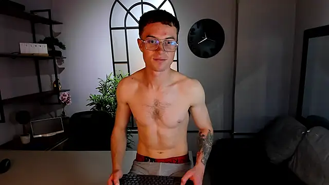 Snapshot of Lil_James chatting on 01-05-26, 08:01 Lil James online show from 01-05-26, 08:01