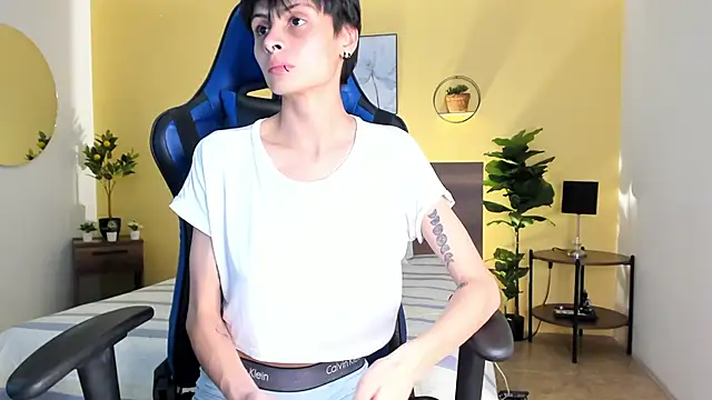 MartinnaGrecco online show from 10-25-25, 09:20