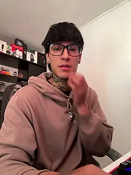 Snapshot of sflps chatting on 12-22-25, 05:21 sflps online show from 12-22-25, 05:21