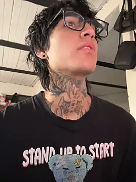 Snapshot of sflps chatting on 02-15-26, 03:53 sflps online show from 02-15-26, 03:53