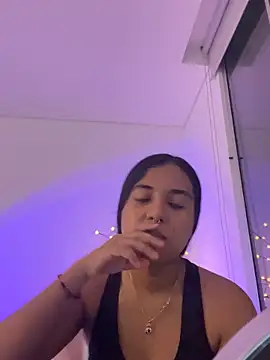 aly nicols online show from 11-30-25, 01:31