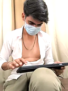 Snapshot of adi8210 chatting on 11-13-25, 01:10 adi8210 online show from 11-13-25, 01:10