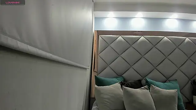 mirandaduboiss online show from 11-20-25, 05:12