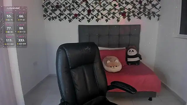 Karly Closson online show from 11-23-25, 04:23