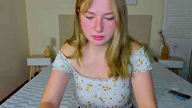 Snapshot of Ailissa__fox chatting on 10-21-25, 07:31 Ailissa  fox online show from 10-21-25, 07:31
