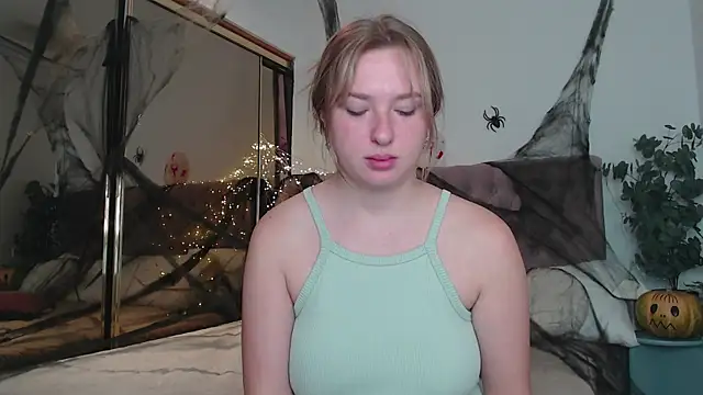 Snapshot of Ailissa__fox chatting on 10-25-25, 06:43 Ailissa  fox online show from 10-25-25, 06:43