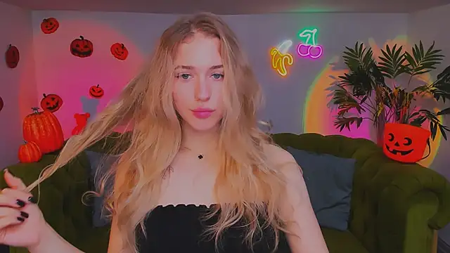 sassy cutie online show from 11-03-25, 01:45