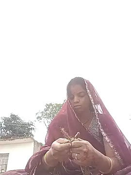 Snapshot of Poonam_cute chatting on 10-31-25, 07:42 Poonam cute online show from 10-31-25, 07:42