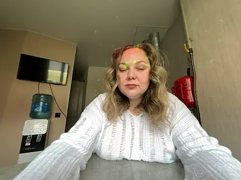  GloriaLowe  online show from 10-27-25, 08:18