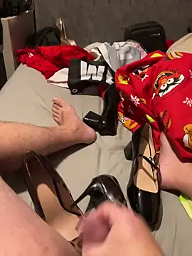 fortheloveofheels74 online show from 12-03-25, 10:30