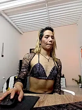 Snapshot of Grreichellsecret_ chatting on 10-29-25, 03:36 Grreichellsecret online show from 10-29-25, 03:36