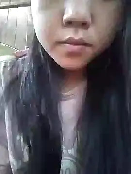 Snapshot of Quynhsumon chatting on 10-28-25, 02:15 Quynhsumon online show from 10-28-25, 02:15