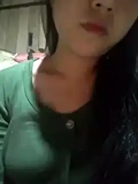 Snapshot of Quynhsumon chatting on 10-31-25, 01:01 Quynhsumon online show from 10-31-25, 01:01