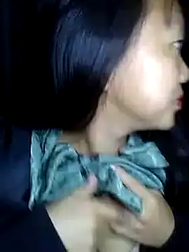 Snapshot of Quynhsumon chatting on 11-19-25, 02:50 Quynhsumon online show from 11-19-25, 02:50