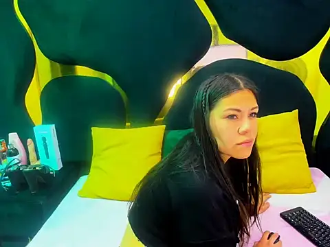 Gianna Johnson online show from 12-04-25, 02:32