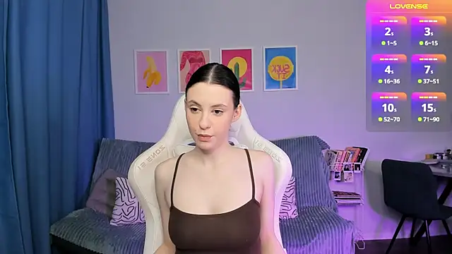 Snapshot of Baby_Annabelle chatting on 11-14-25, 08:18 Baby Annabelle online show from 11-14-25, 08:18