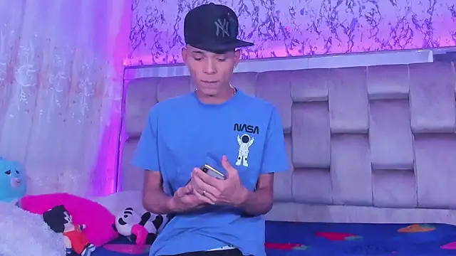 boyswantingplay online show from 11-13-25, 04:44