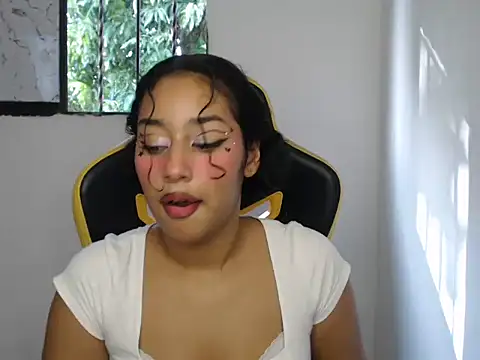 Snapshot of emily_stars1 chatting on 11-26-25, 08:32 emily stars1 online show from 11-26-25, 08:32