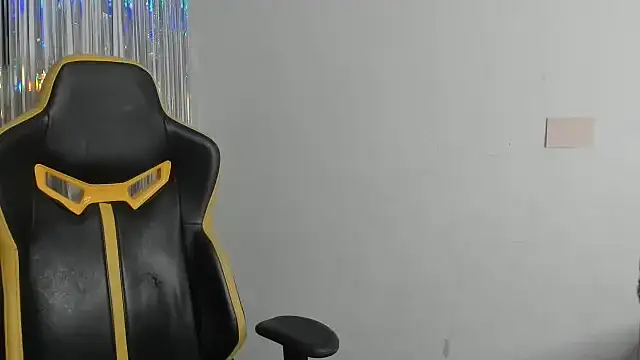 Snapshot of emily_stars1 chatting on 12-19-25, 06:53 emily stars1 online show from 12-19-25, 06:53