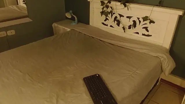 Samantha  Benet online show from 11-18-25, 07:40