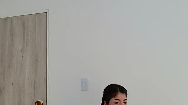 LisaMartinez34 online show from 10-27-25, 05:50