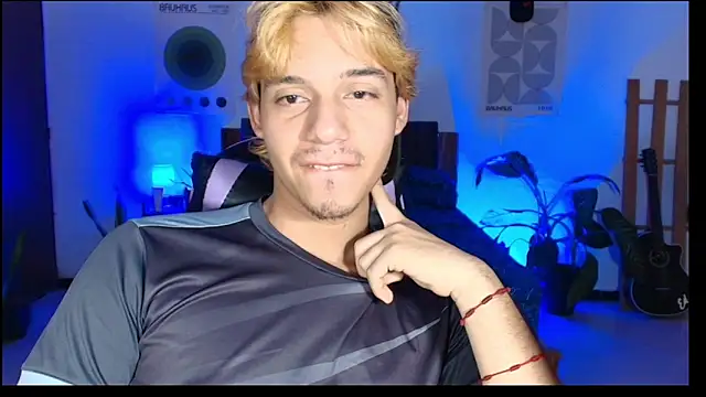 Snapshot of Habel__moretti chatting on 02-25-26, 07:12 Habel moretti online show from 02-25-26, 07:12